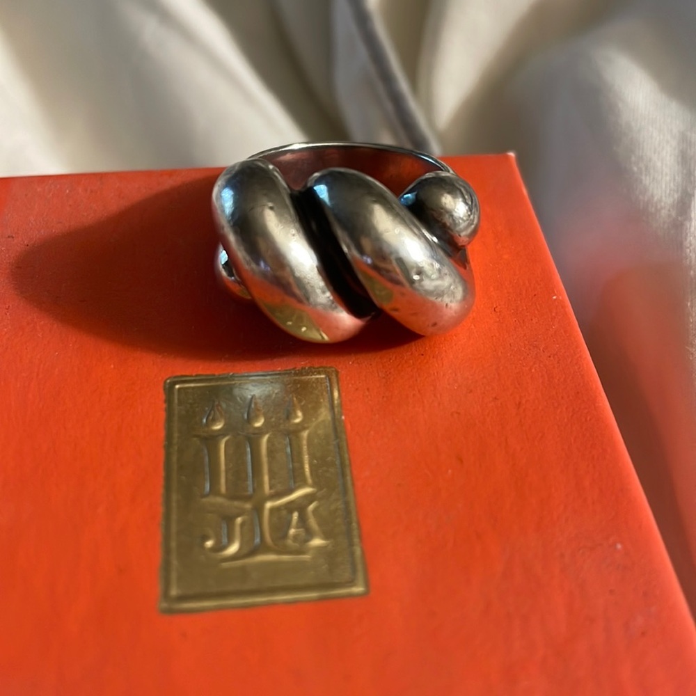 Retired James Avery Sisterhood Ring